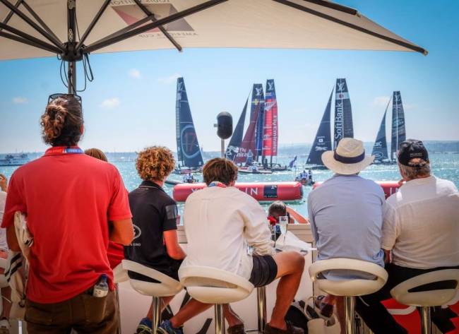 Зонт профессиональный телескопический 3.5х3.5 м Leonardo Telescopic антрацит, слоновая кость 3500х3500 мм Зонт профессиональный телескопический 3.5х3.5 м Leonardo Telescopic антрацит, слоновая кость 3500х3500 мм