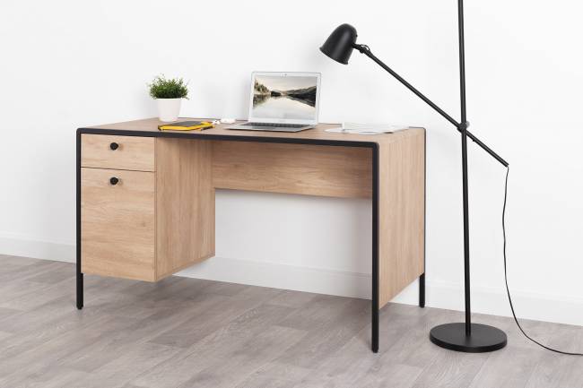 Стол письменный Брюс 12.157 цвет чёрный/Battle rock Santiago/столешница МДФ ель карпатская Стол письменный Брюс 12.157 цвет чёрный/Battle rock Santiago/столешница МДФ ель карпатская