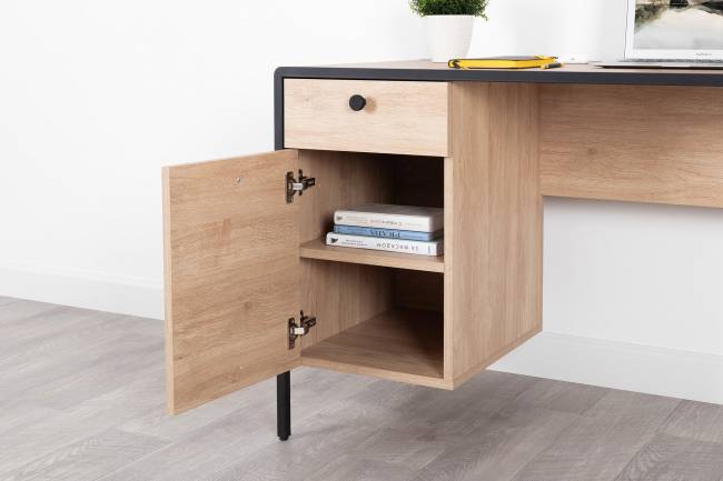 Стол письменный Брюс 12.157 цвет чёрный/Battle rock Santiago/столешница МДФ ель карпатская Стол письменный Брюс 12.157 цвет чёрный/Battle rock Santiago/столешница МДФ ель карпатская