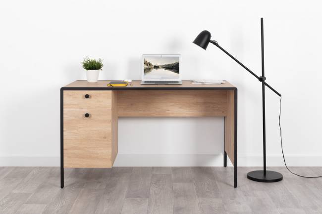 Стол письменный Брюс 12.157 цвет чёрный/Battle rock Santiago/столешница МДФ ель карпатская Стол письменный Брюс 12.157 цвет чёрный/Battle rock Santiago/столешница МДФ ель карпатская